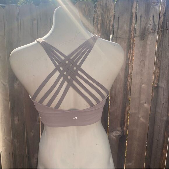 LuluLemon Free to Be High-Neck Longline Bra - Wild
Light Support, A/B Cup - Picture 9 of 13